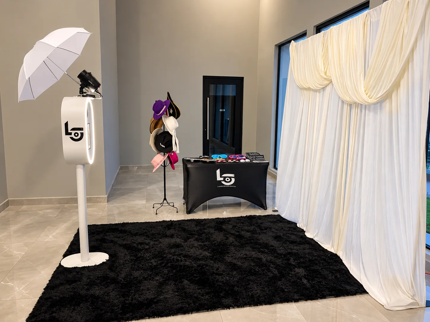 Montaje real del tótem Lunnor Photobooth en un evento